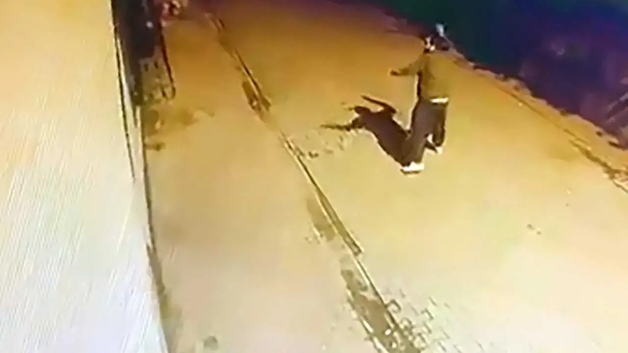 Adana’da Bir Haftada Birden Fazla Eve Taşlı Saldırı İddiası! 1